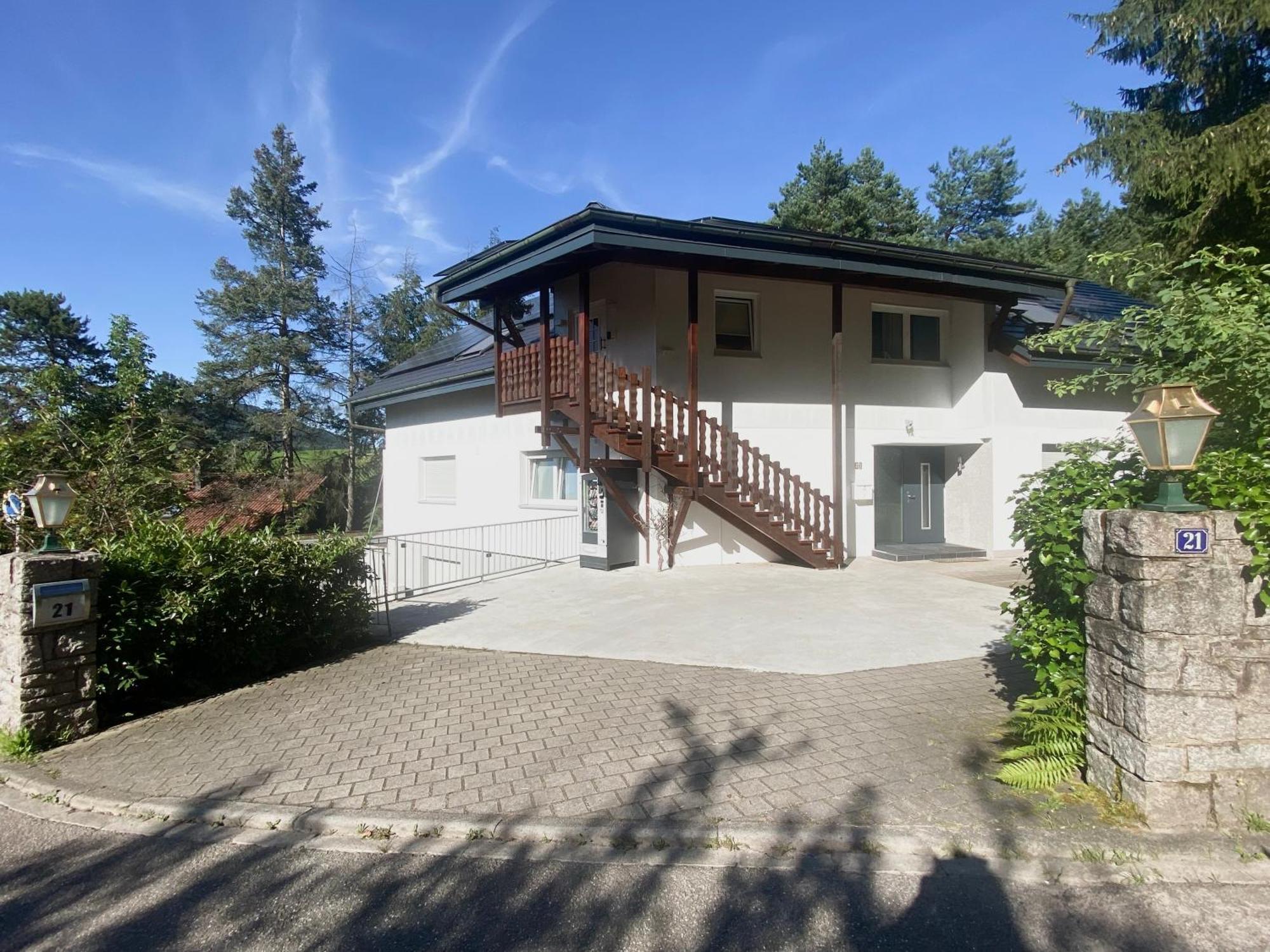 Apartment 6 *